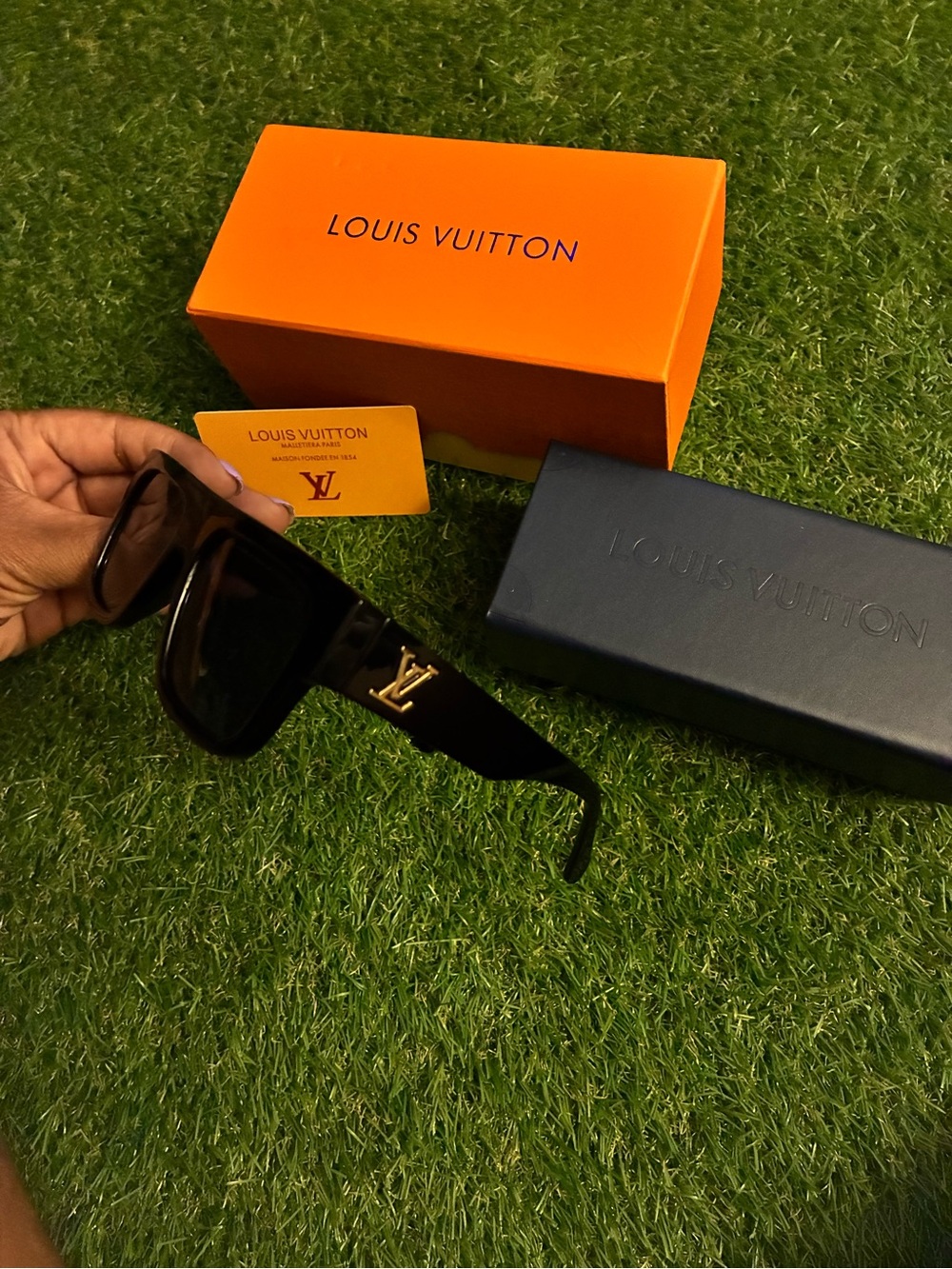 Louis Vuitton Black Sunglasses with Box - Picture 2 of 5